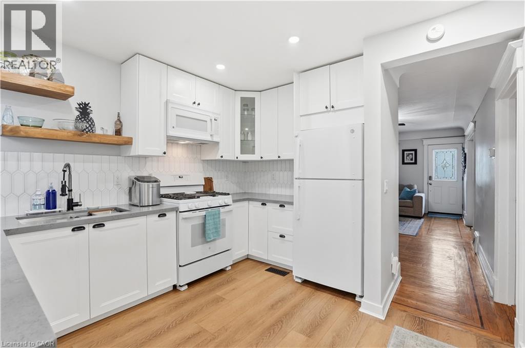 90 London Street N Property Photo 17