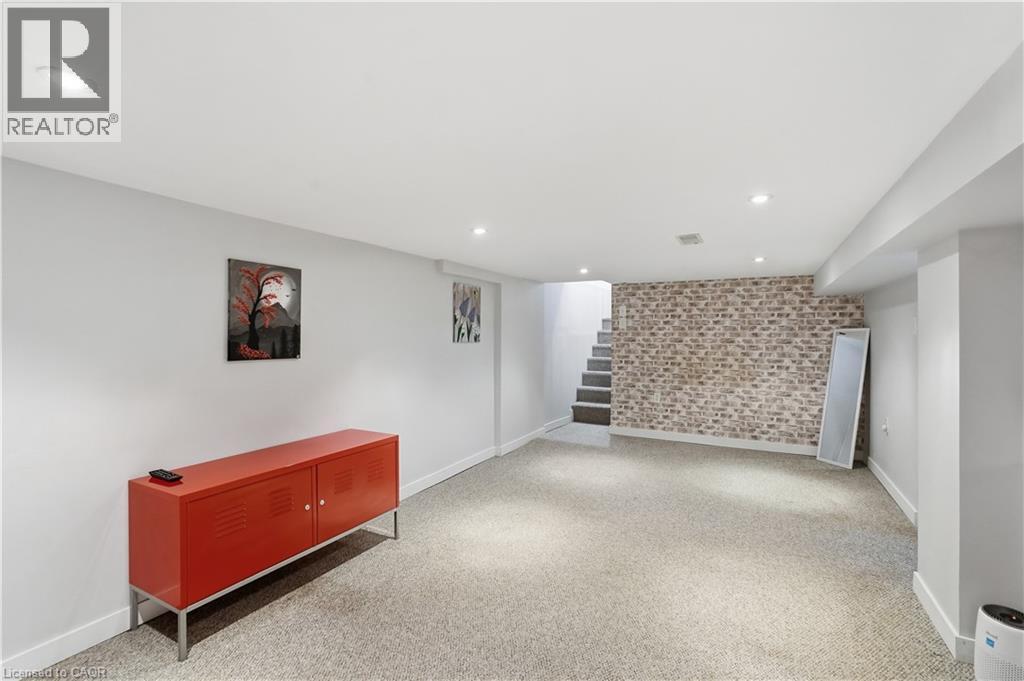 90 London Street N Property Photo 30