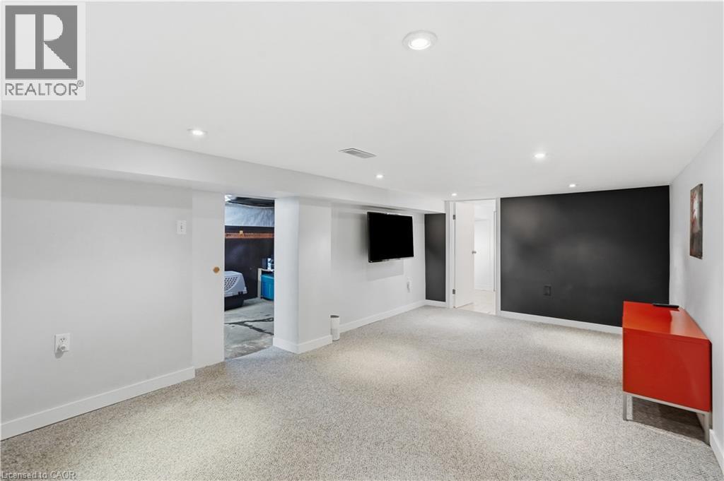 90 London Street N Property Photo 32