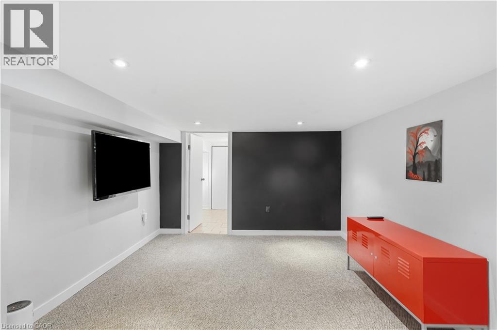 90 London Street N Property Photo 33