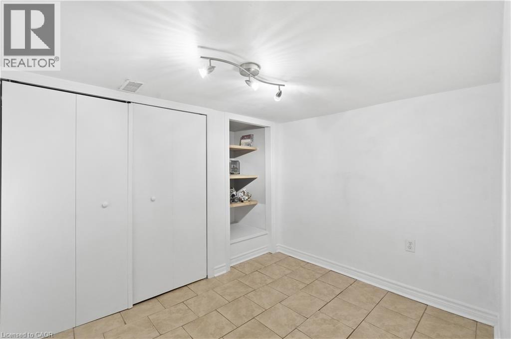 90 London Street N Property Photo 34