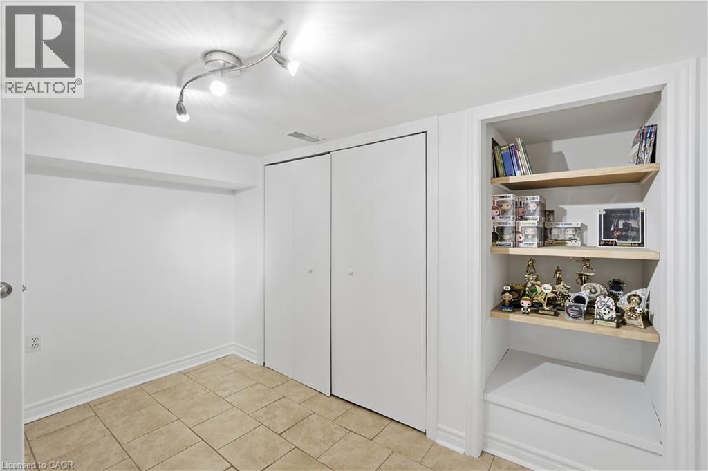 90 London Street N Property Photo 35