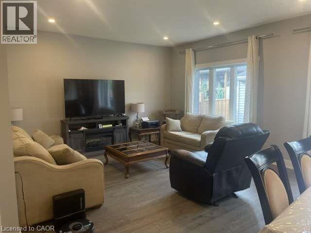 9 Pursel Street Property Photo 5