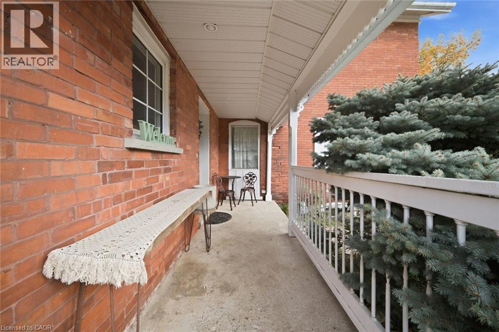 424 Main Street E Property Photo 8