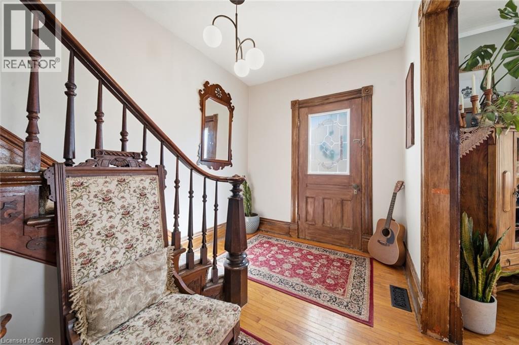 424 Main Street E Property Photo 13