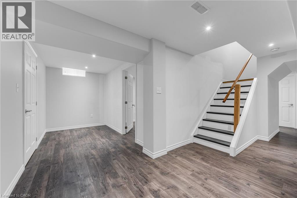 159 Valera Drive Unit# Lower Property Photo 3