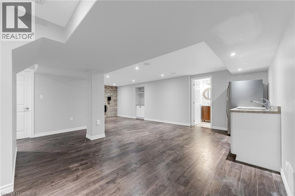 159 Valera Drive Unit# Lower Property Photo 6