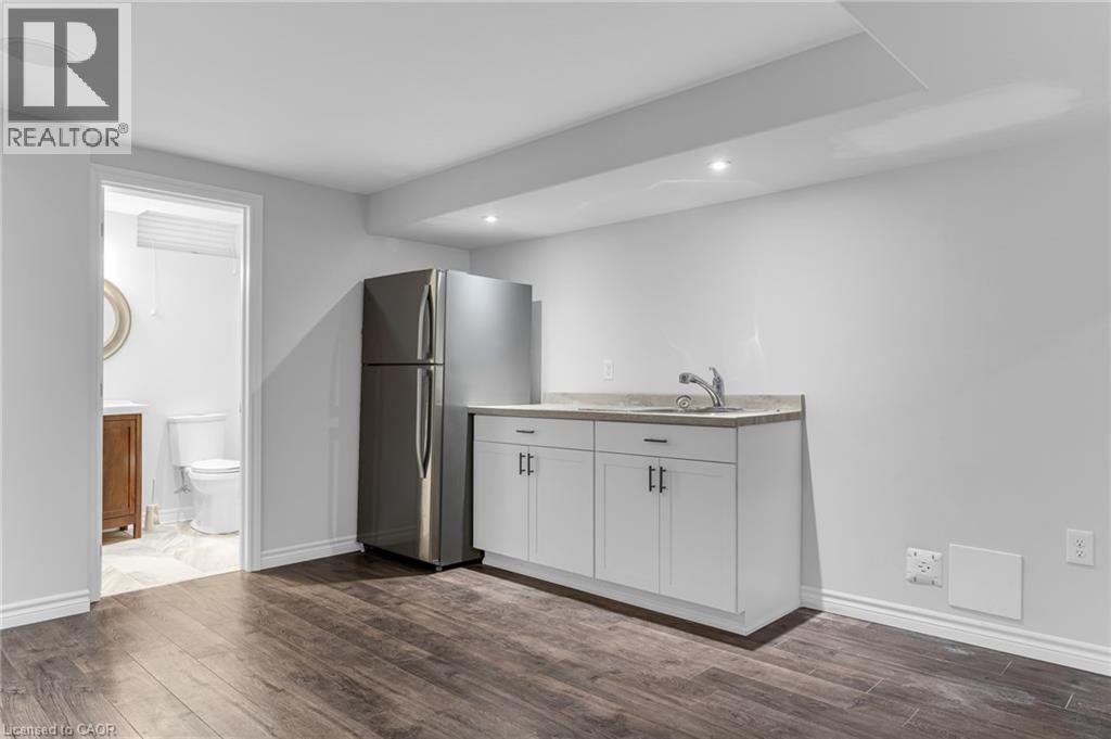 159 Valera Drive Unit# Lower Property Photo 7