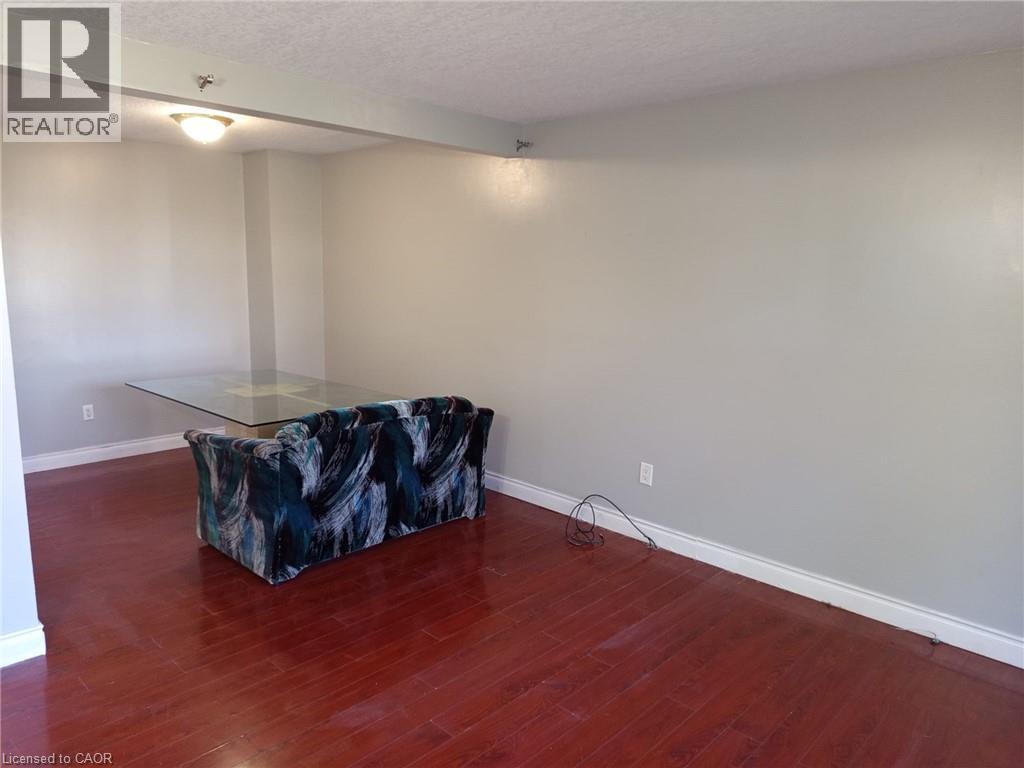 123 Mooregate Crescent Property Photo 2