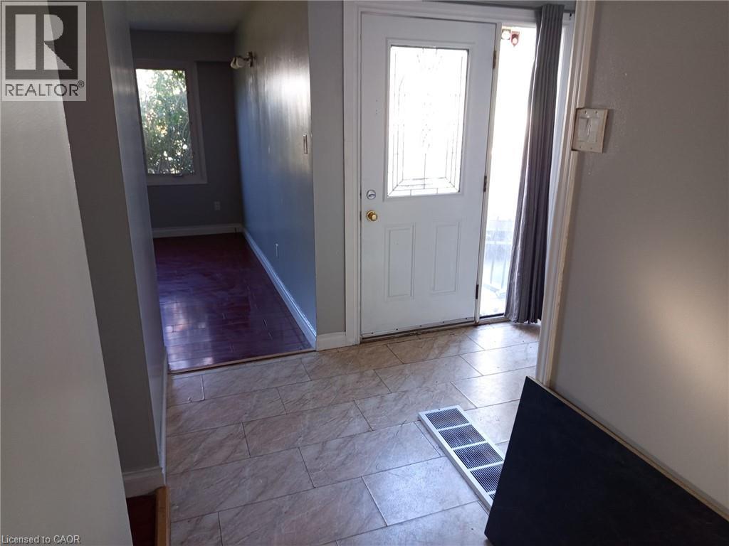 123 Mooregate Crescent Property Photo 3