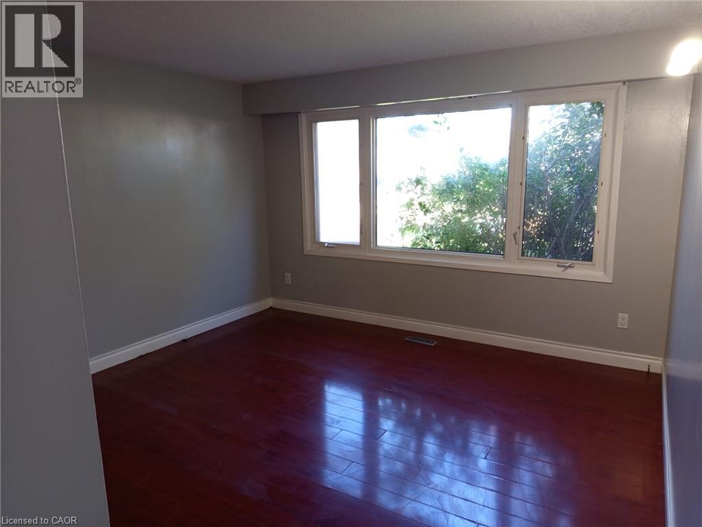 123 Mooregate Crescent Property Photo 4