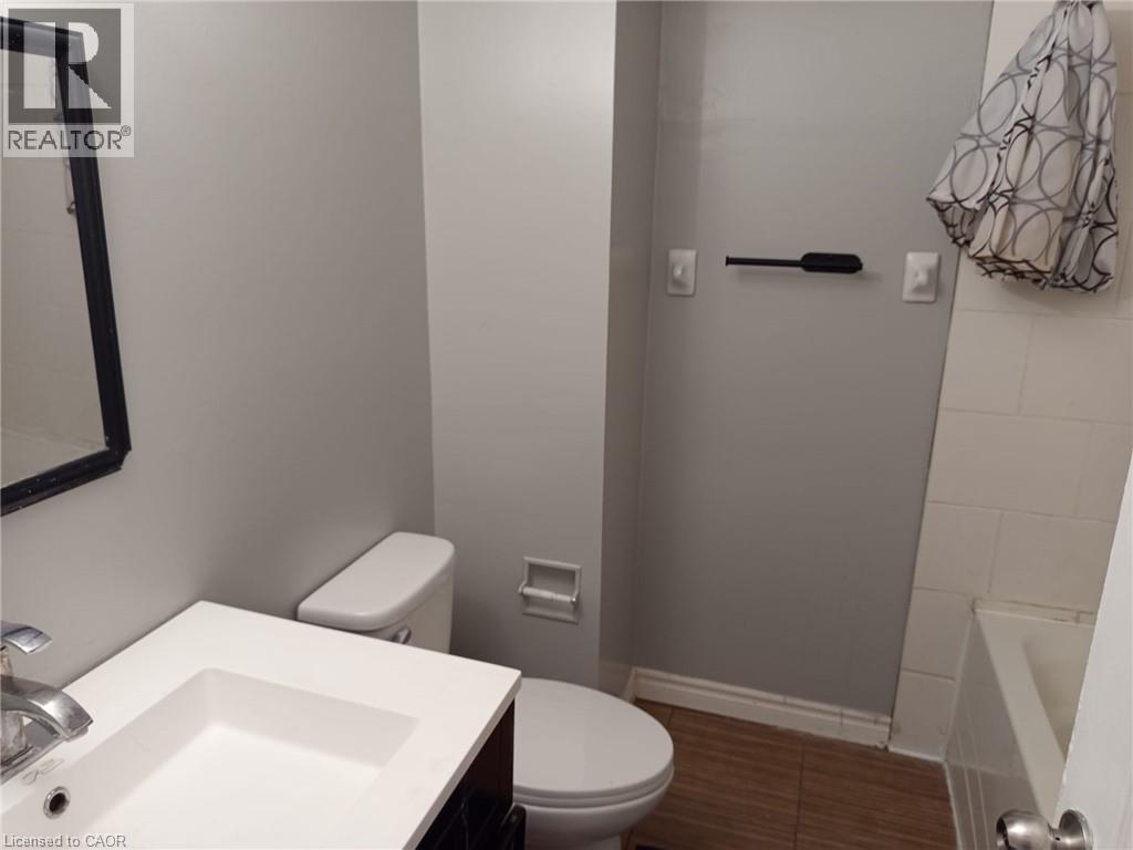123 Mooregate Crescent Property Photo 6