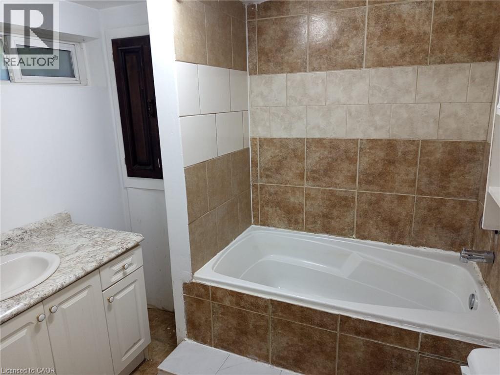 123 Mooregate Crescent Property Photo 14