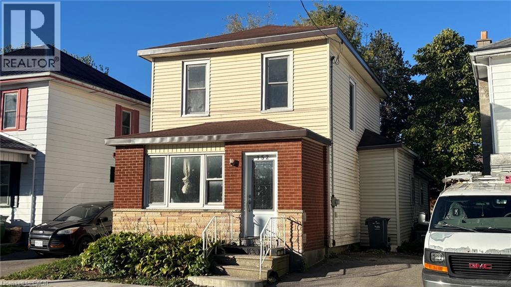 152 Kent Street N Property Photo 1