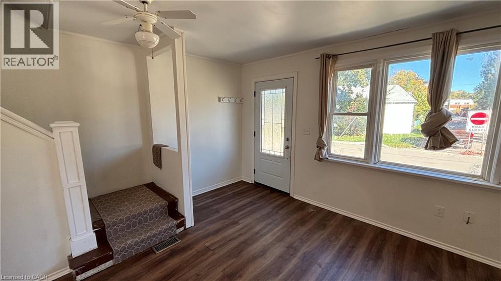 152 Kent Street N Property Photo 2