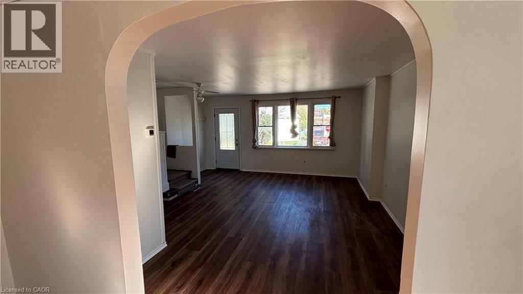 152 Kent Street N Property Photo 3