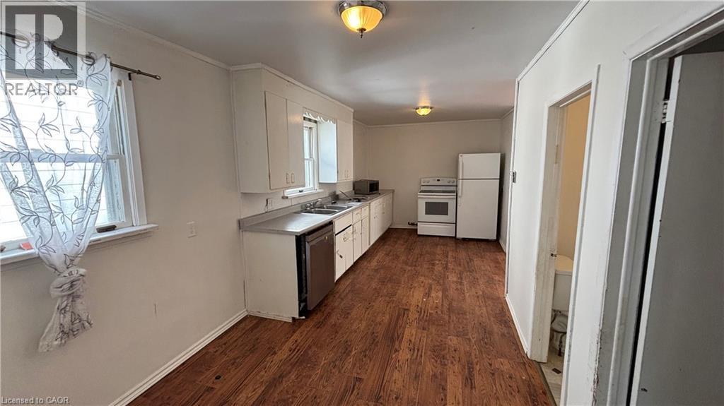 152 Kent Street N Property Photo 6