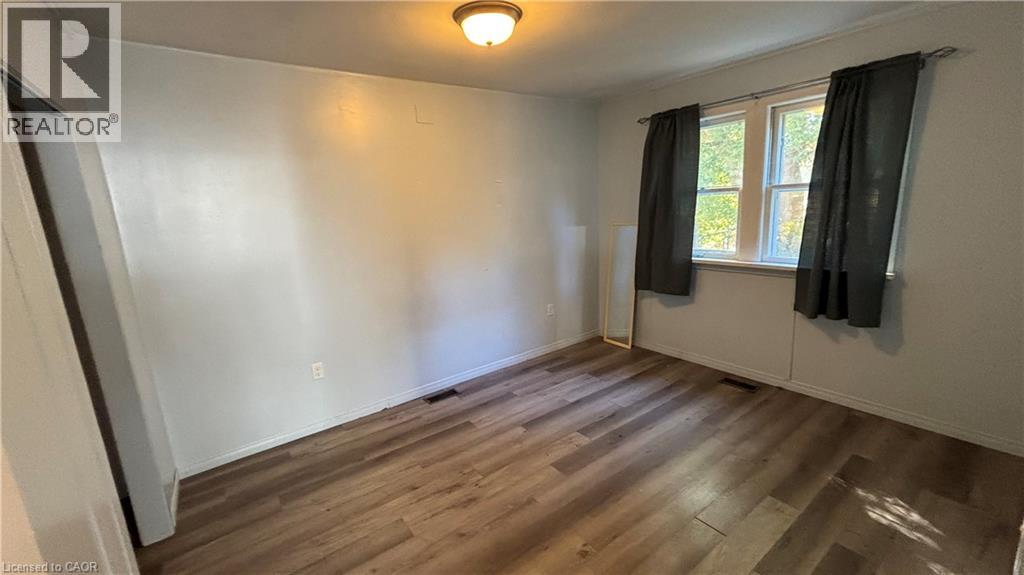 152 Kent Street N Property Photo 7