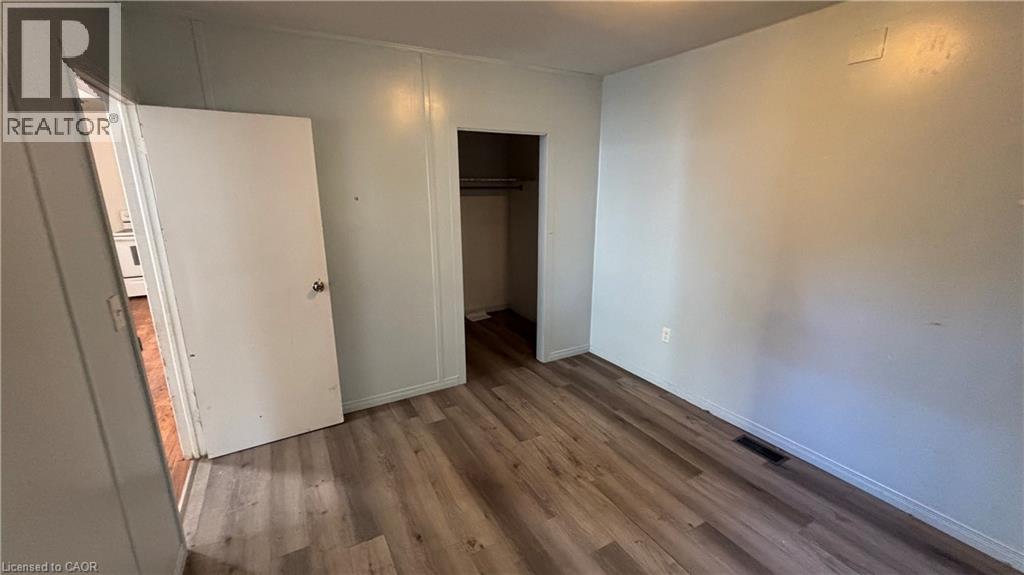 152 Kent Street N Property Photo 8