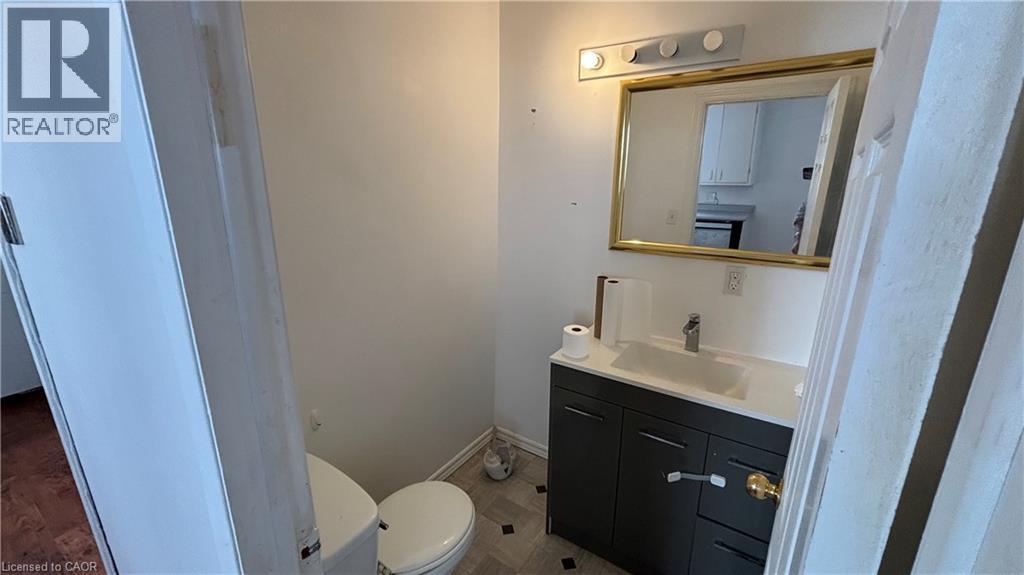 152 Kent Street N Property Photo 9