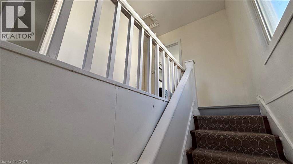 152 Kent Street N Property Photo 12