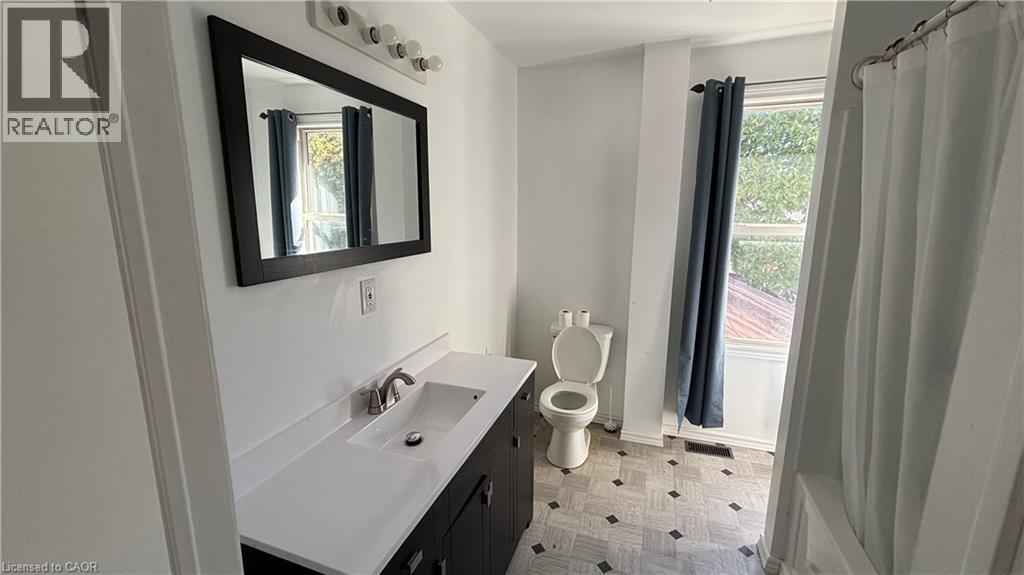 152 Kent Street N Property Photo 14