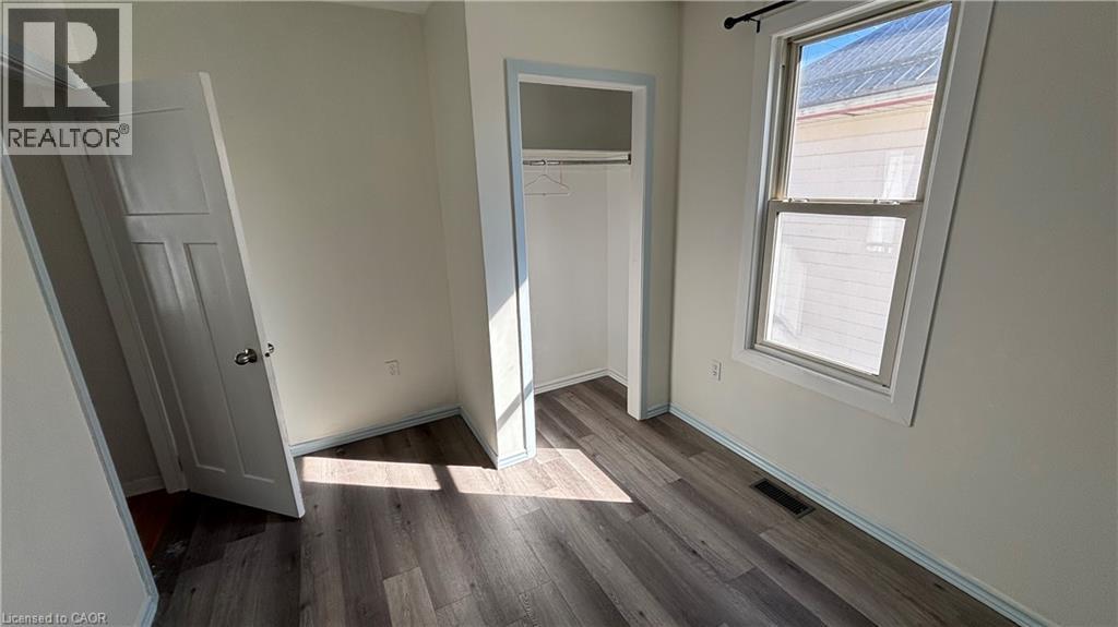 152 Kent Street N Property Photo 16