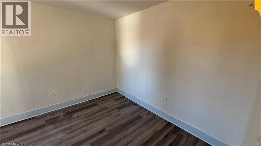 152 Kent Street N Property Photo 17