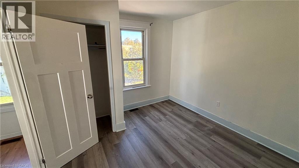 152 Kent Street N Property Photo 18