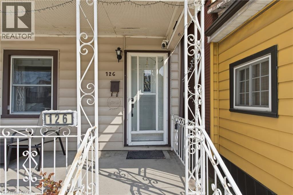 126 Niagara Street Property Photo 4