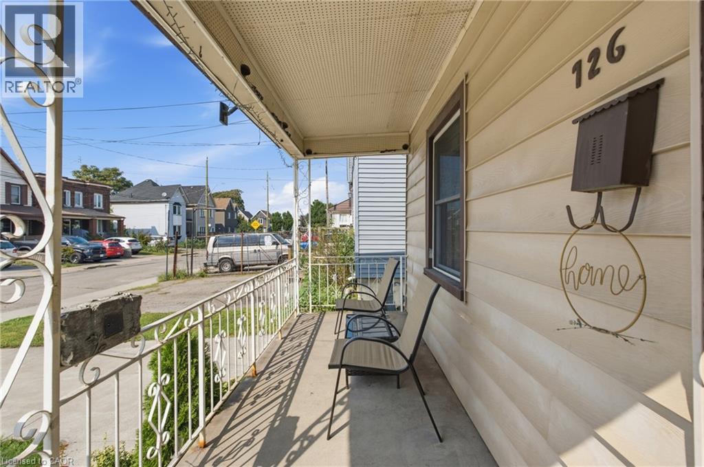 126 Niagara Street Property Photo 5