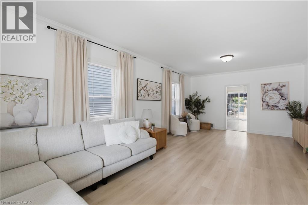 126 Niagara Street Property Photo 10