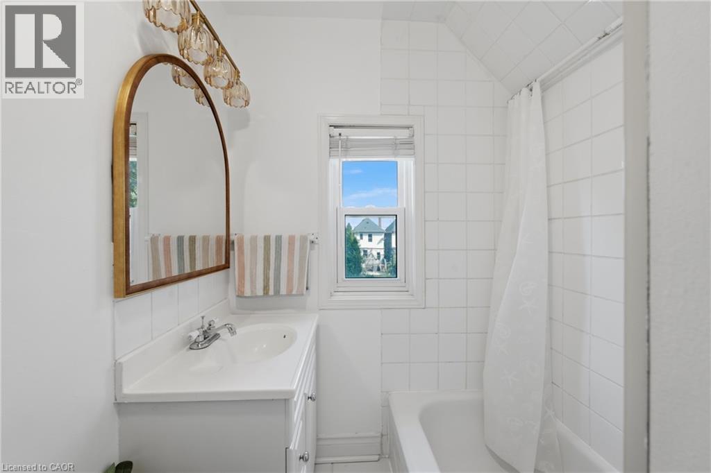 126 Niagara Street Property Photo 30