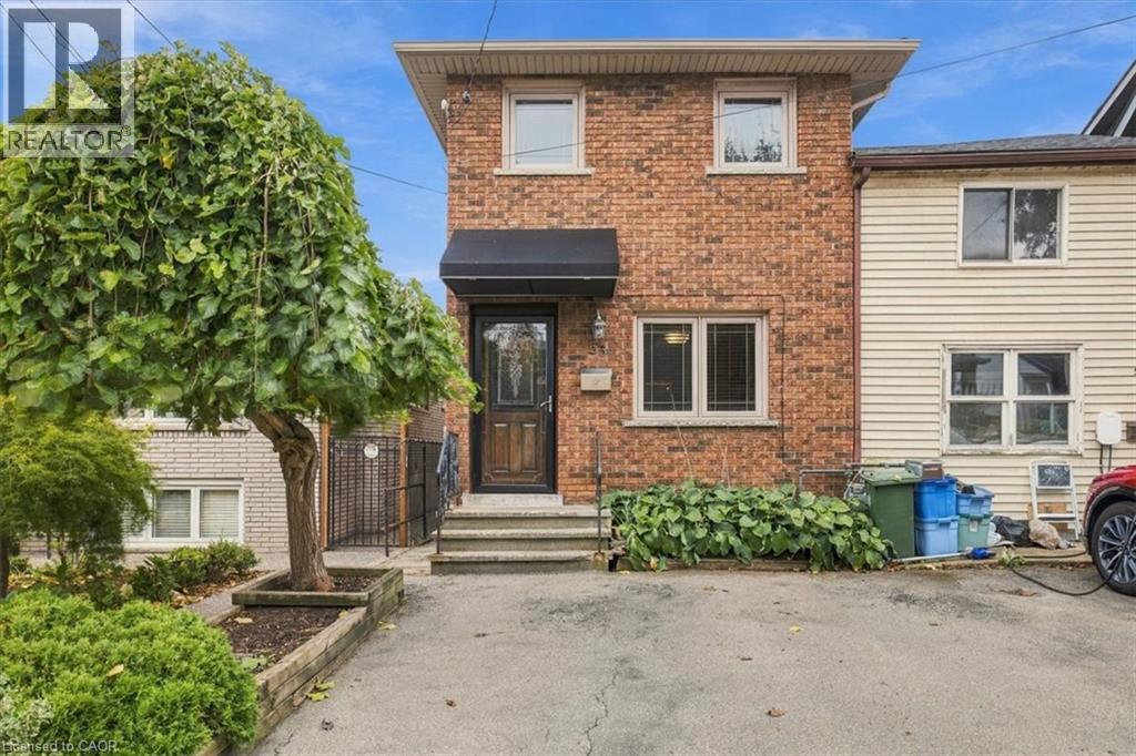 53 Picton Street W Property Photo 2