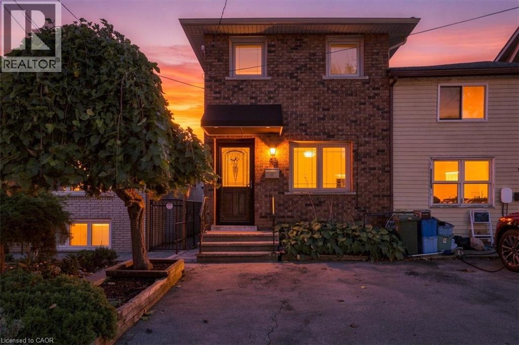 53 Picton Street W Property Photo 3