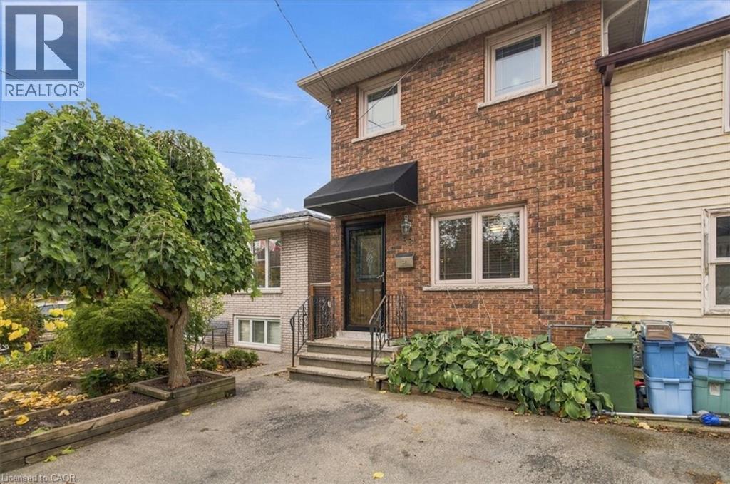 53 Picton Street W Property Photo 4