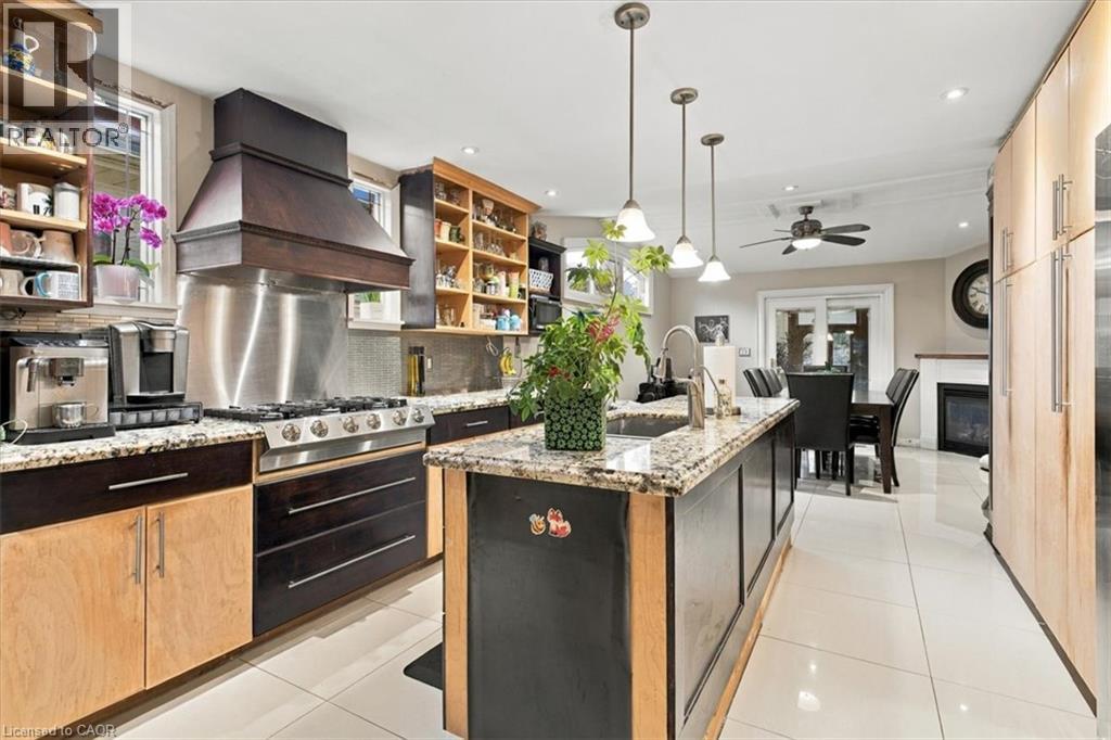 53 Picton Street W Property Photo 13