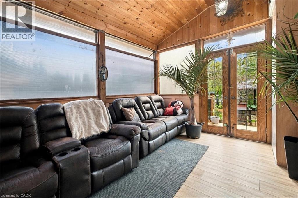 53 Picton Street W Property Photo 21