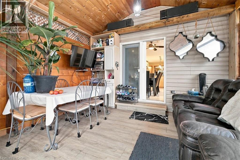 53 Picton Street W Property Photo 22