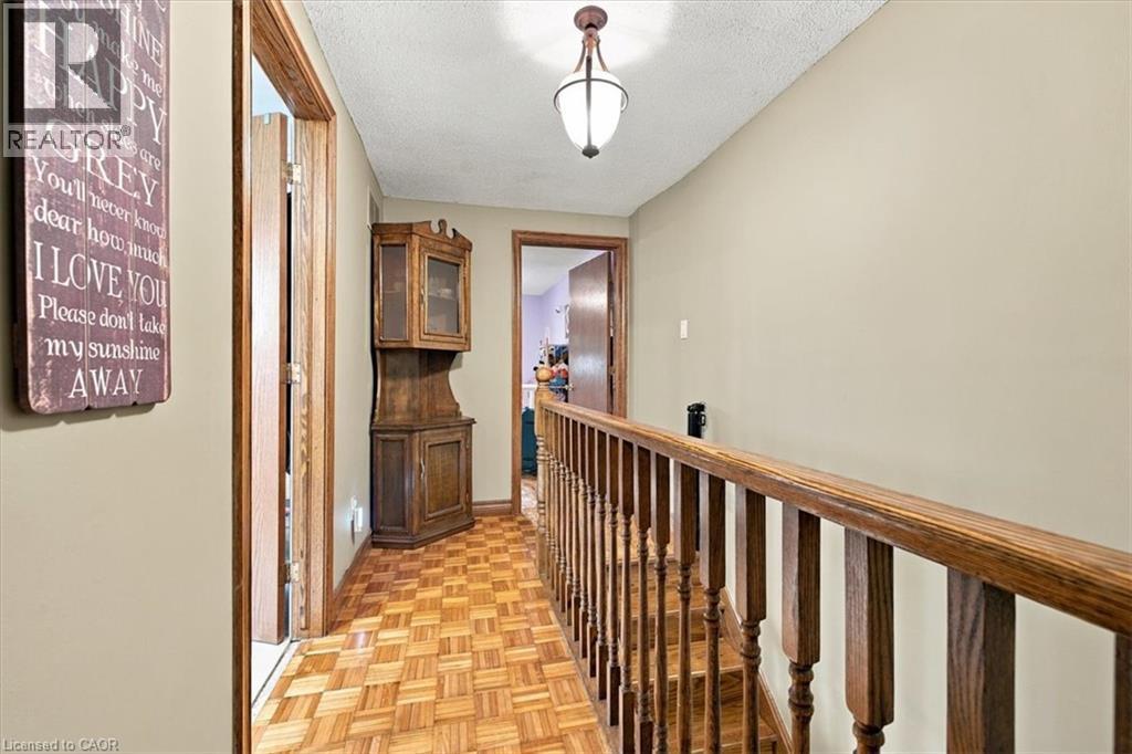 53 Picton Street W Property Photo 23