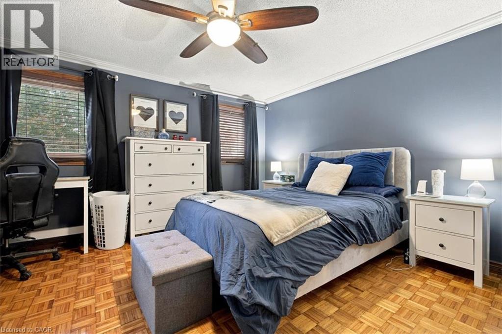 53 Picton Street W Property Photo 24