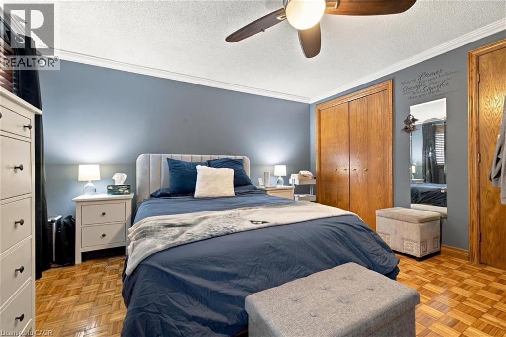53 Picton Street W Property Photo 25