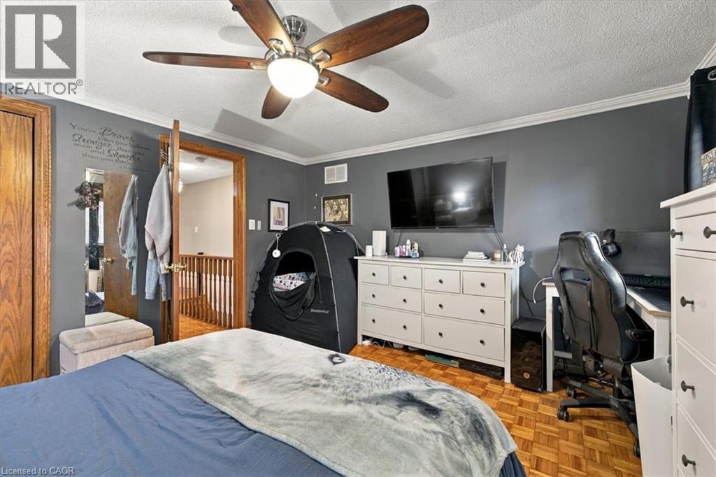 53 Picton Street W Property Photo 26
