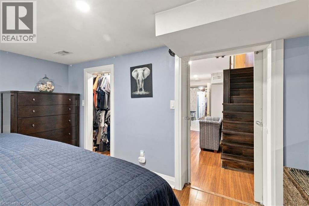 53 Picton Street W Property Photo 33