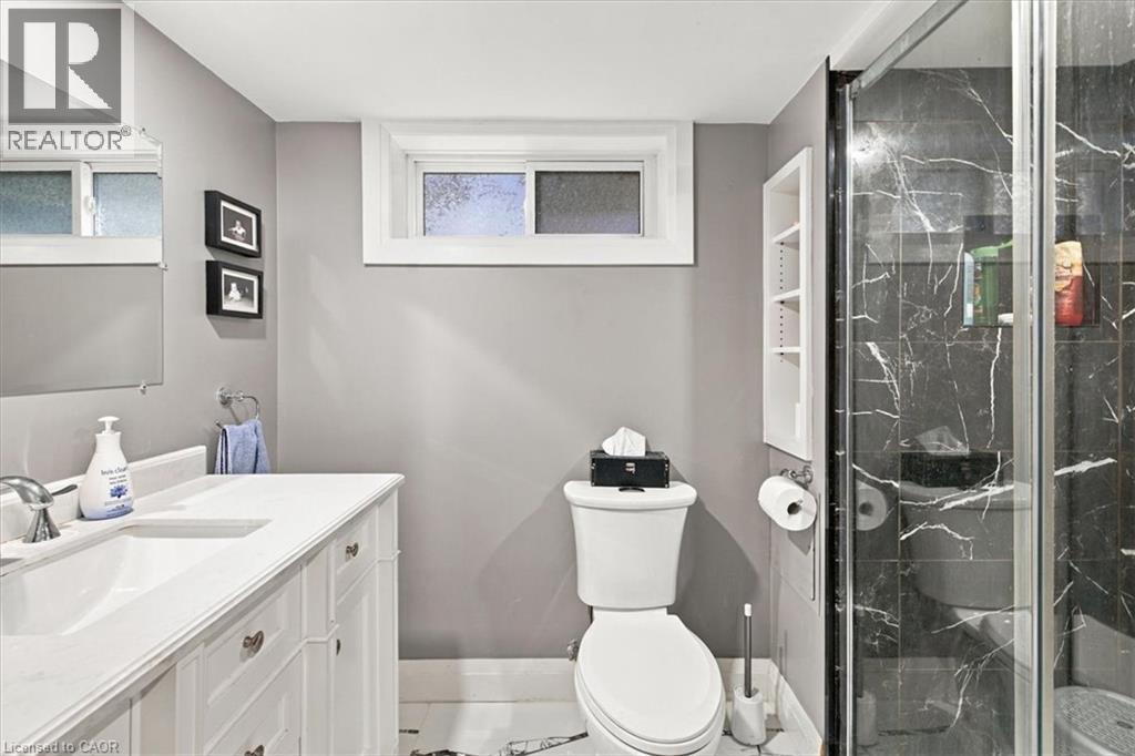53 Picton Street W Property Photo 34