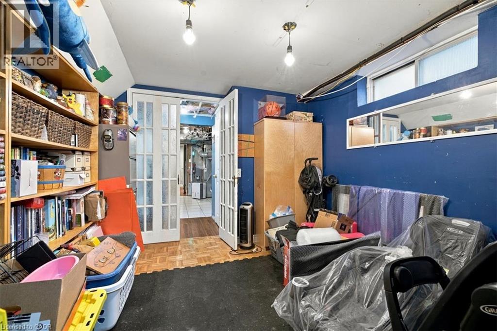 53 Picton Street W Property Photo 37