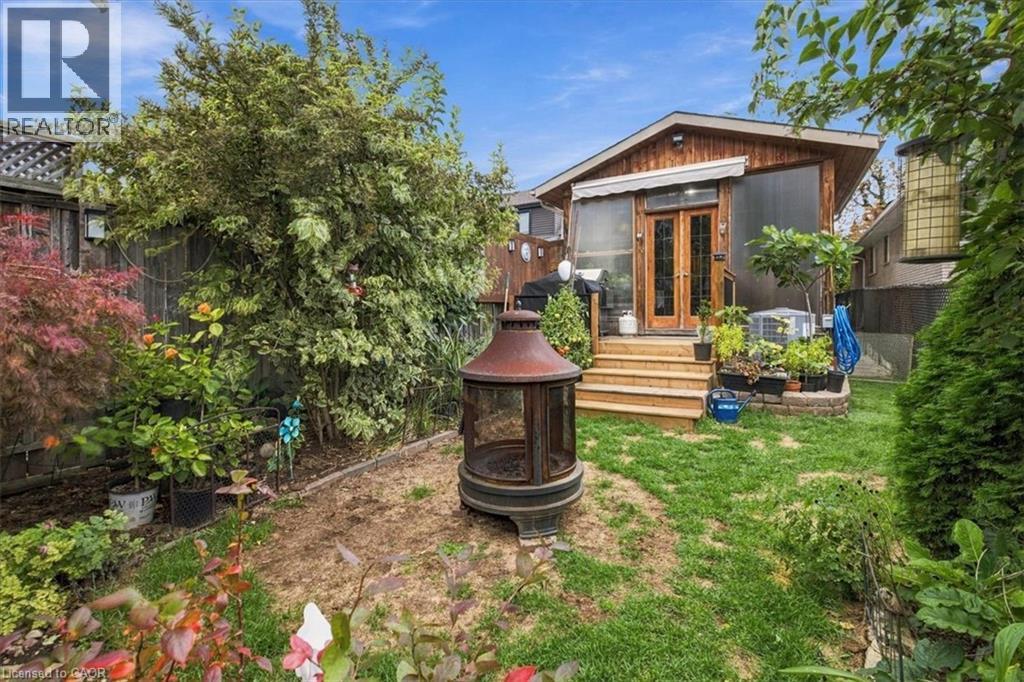 53 Picton Street W Property Photo 38