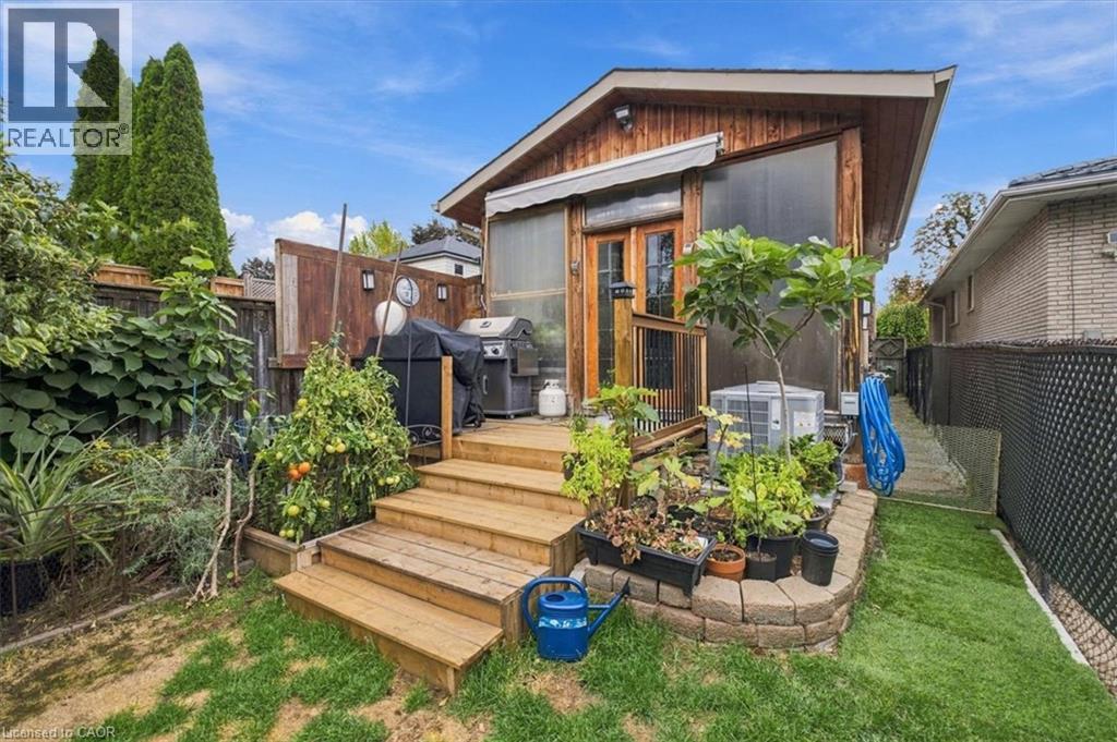 53 Picton Street W Property Photo 39