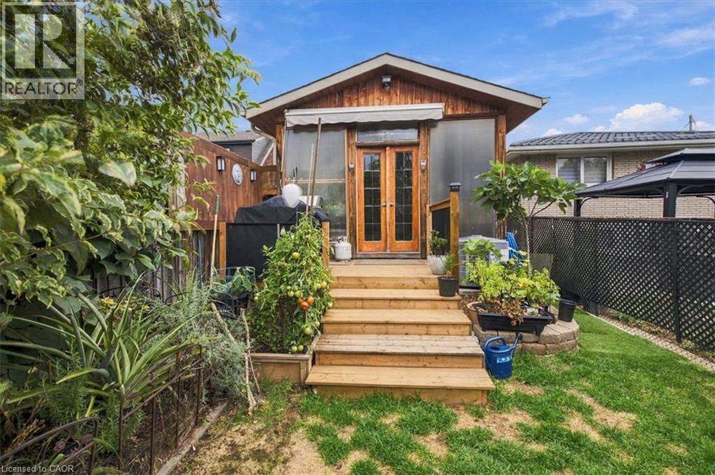 53 Picton Street W Property Photo 40
