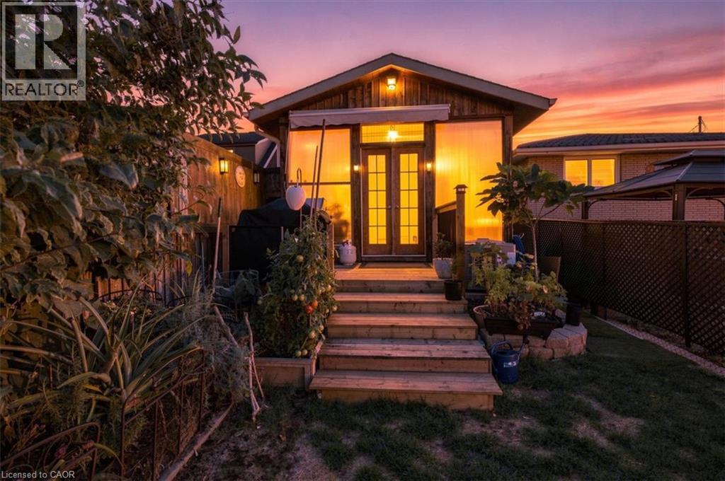 53 Picton Street W Property Photo 41